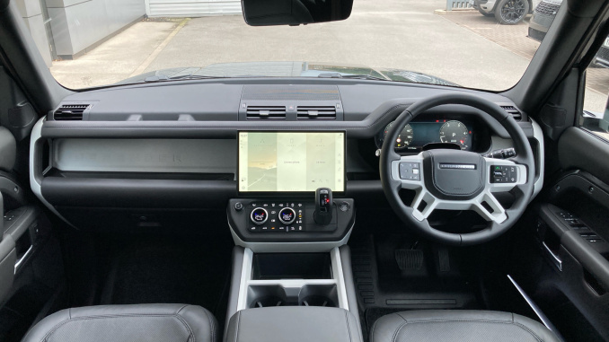 Land Rover Defender 3.0 D350 X-Dynamic HSE 130 5dr Auto Diesel Estate - Image 9